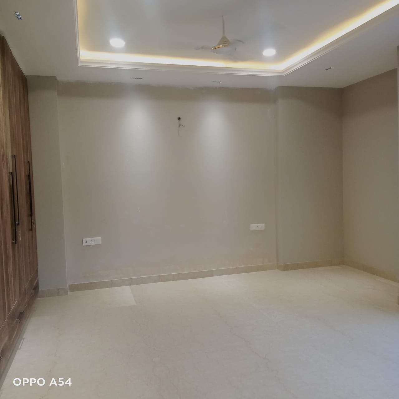 300 YARD RESIDENTIAL FLOOR FOR SALE IN KIRTI NAGAR