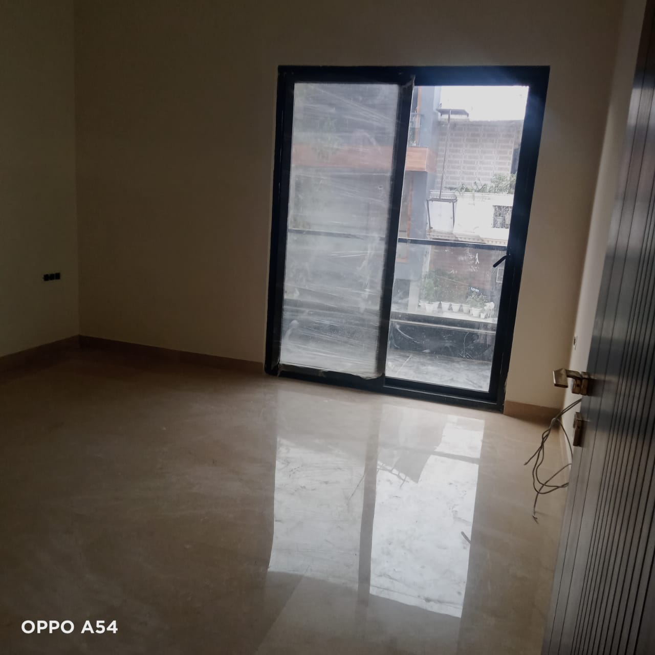 200 YARD RESIDENTIAL FLOOR FOR SALE IN KIRTI NAGAR