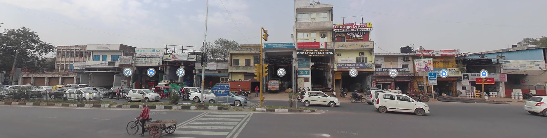 200 Yard Building for sale on main Road, Naraina Loha Mandi