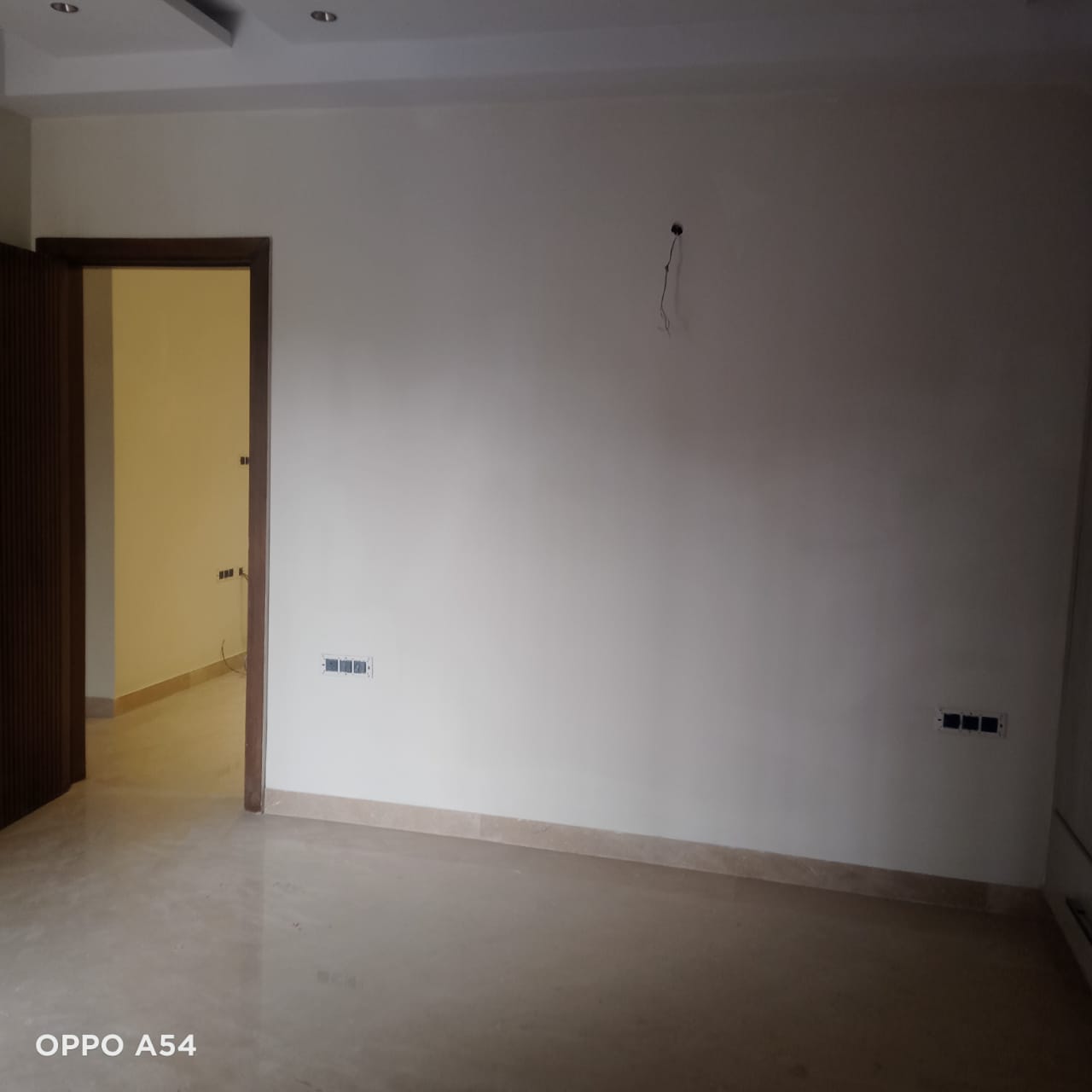 200 YARD RESIDENTIAL FLOOR FOR SALE IN KIRTI NAGAR