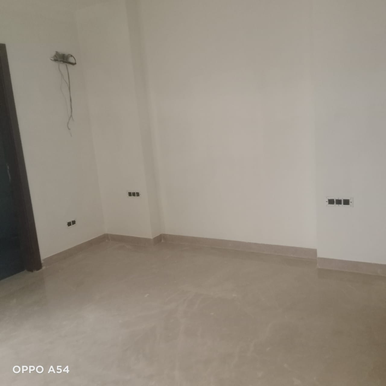 200 YARD RESIDENTIAL FLOOR FOR SALE IN KIRTI NAGAR