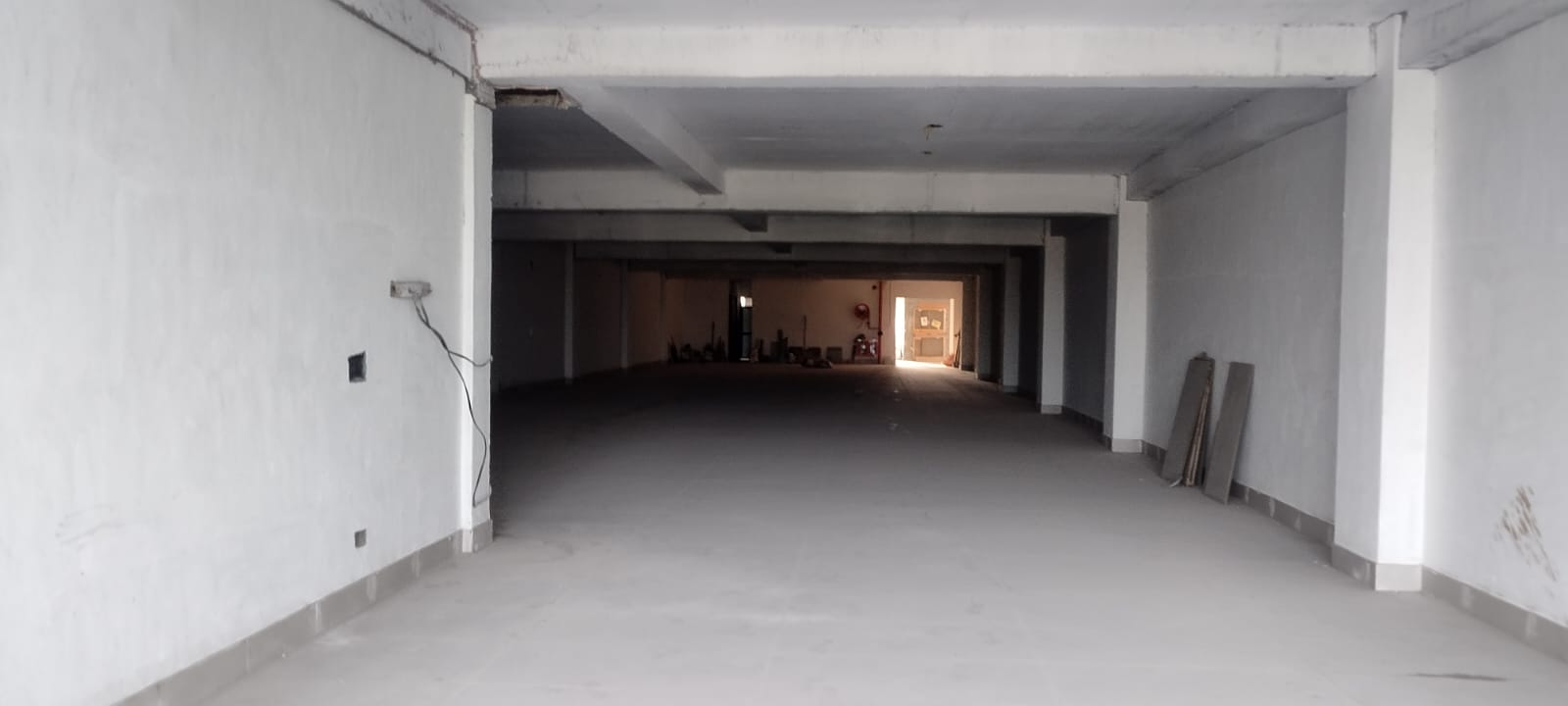 600-1200 yard Floor for Rent/Lease in Naraina Industrial Area Main Road