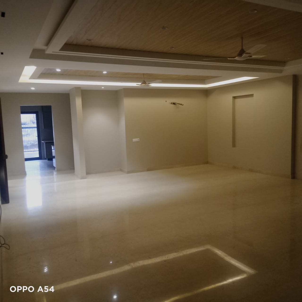 300 YARD RESIDENTIAL FLOOR FOR SALE IN KIRTI NAGAR