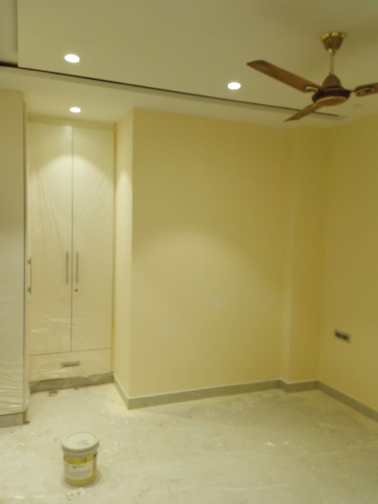 150 YARD RESIDENTIAL FLOOR FOR SALE IN KIRTI NAGAR