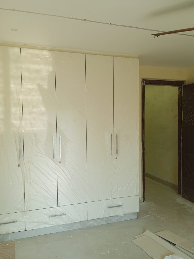 150 YARD RESIDENTIAL FLOOR FOR SALE IN KIRTI NAGAR