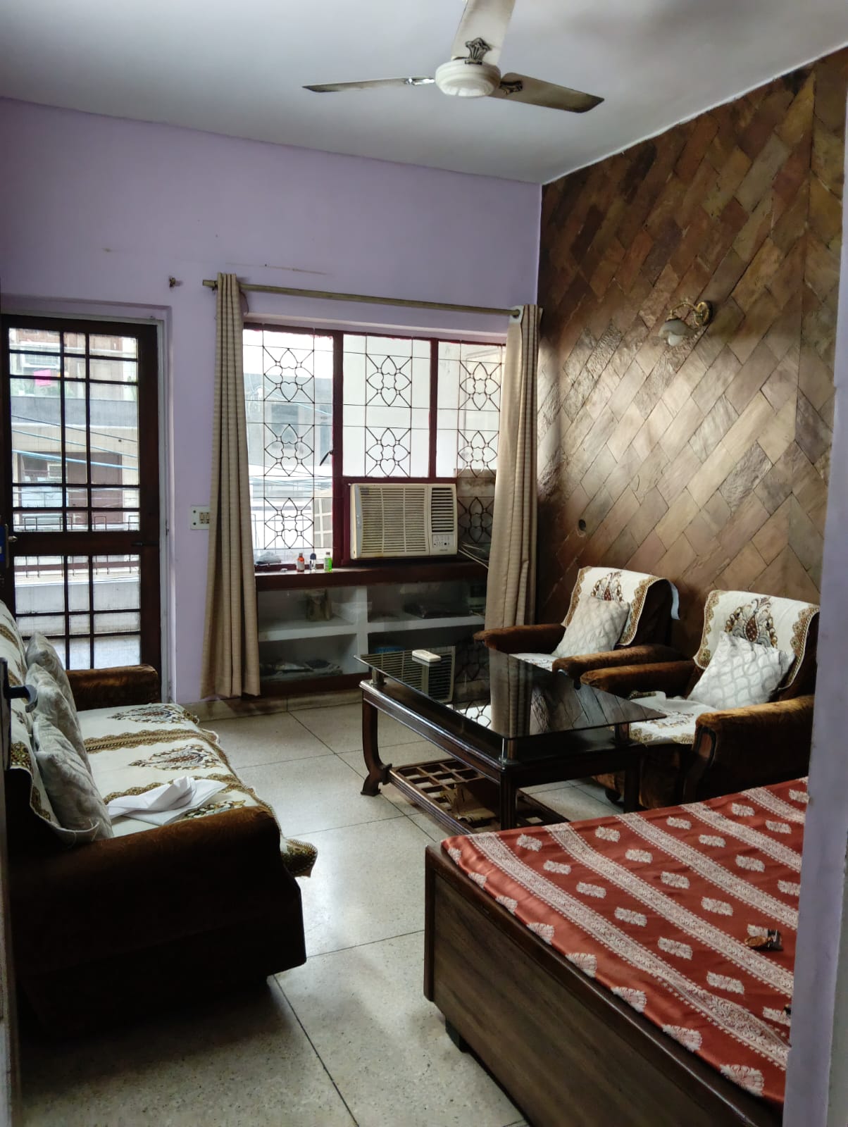 125 YARD RESIDENTIAL FLOOR FOR LEASE IN NARAINA VIHAR