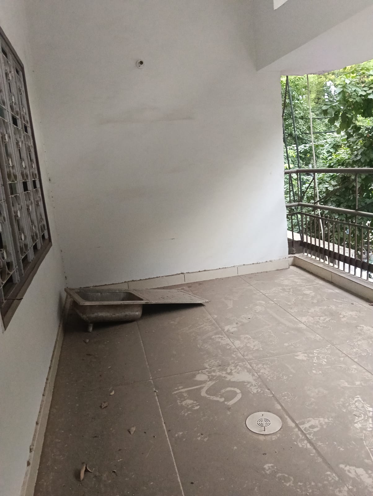 200 YARD RESIDENTIAL FLOOR FOR LEASE IN NARAINA VIHAR