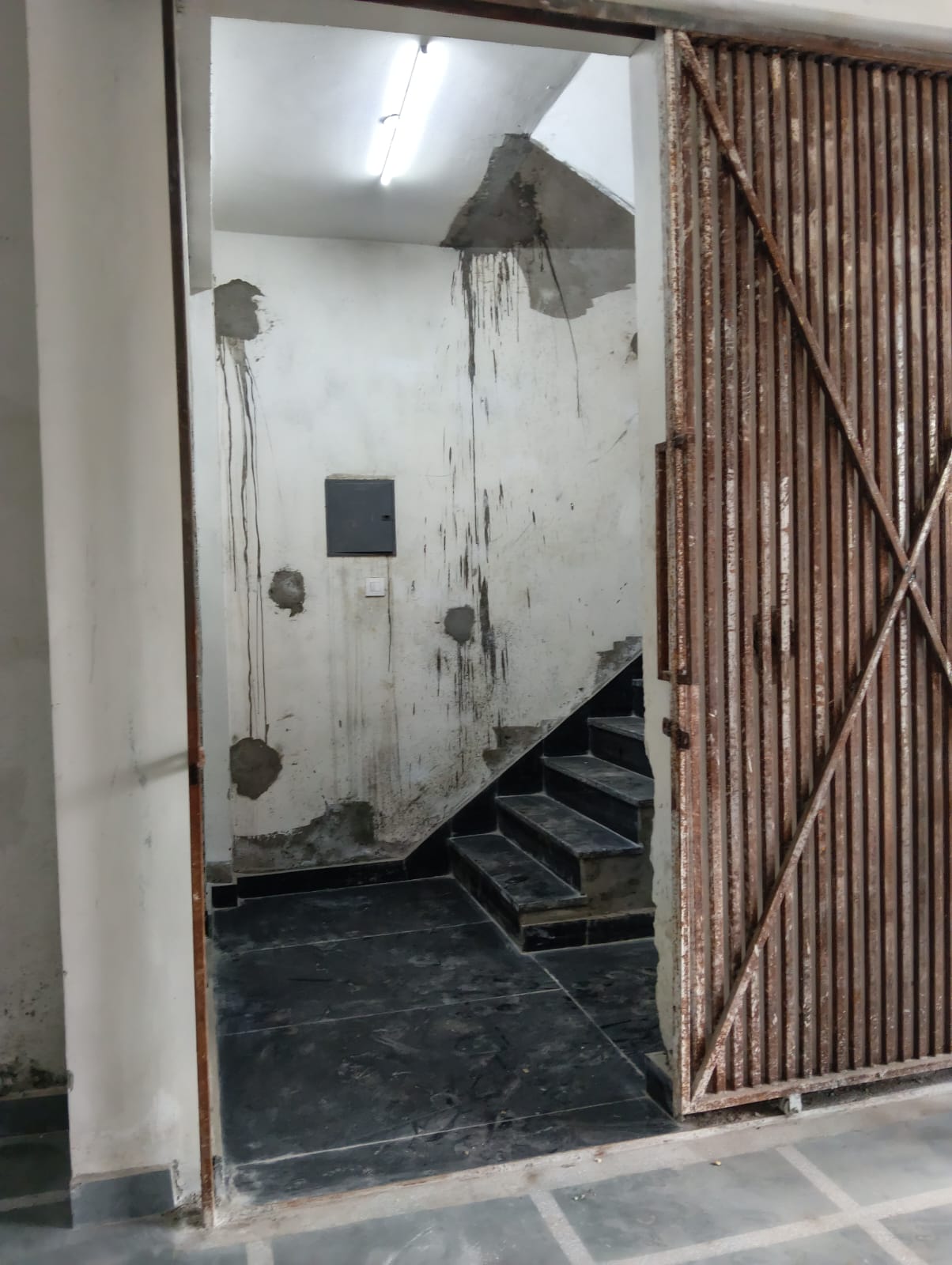 1100 SQFT INDUSTRIAL FLOOR FOR LEASE / SALE IN NARAINA
