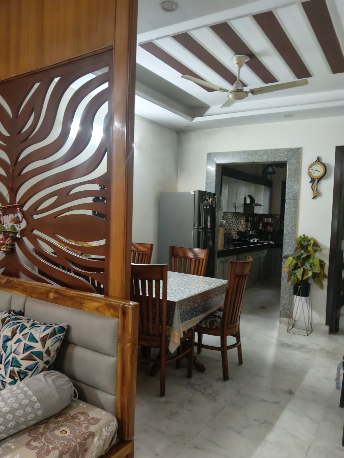 125 YARD RESIDENTIAL FLOOR FOR SALE IN NARAINA VIHAR