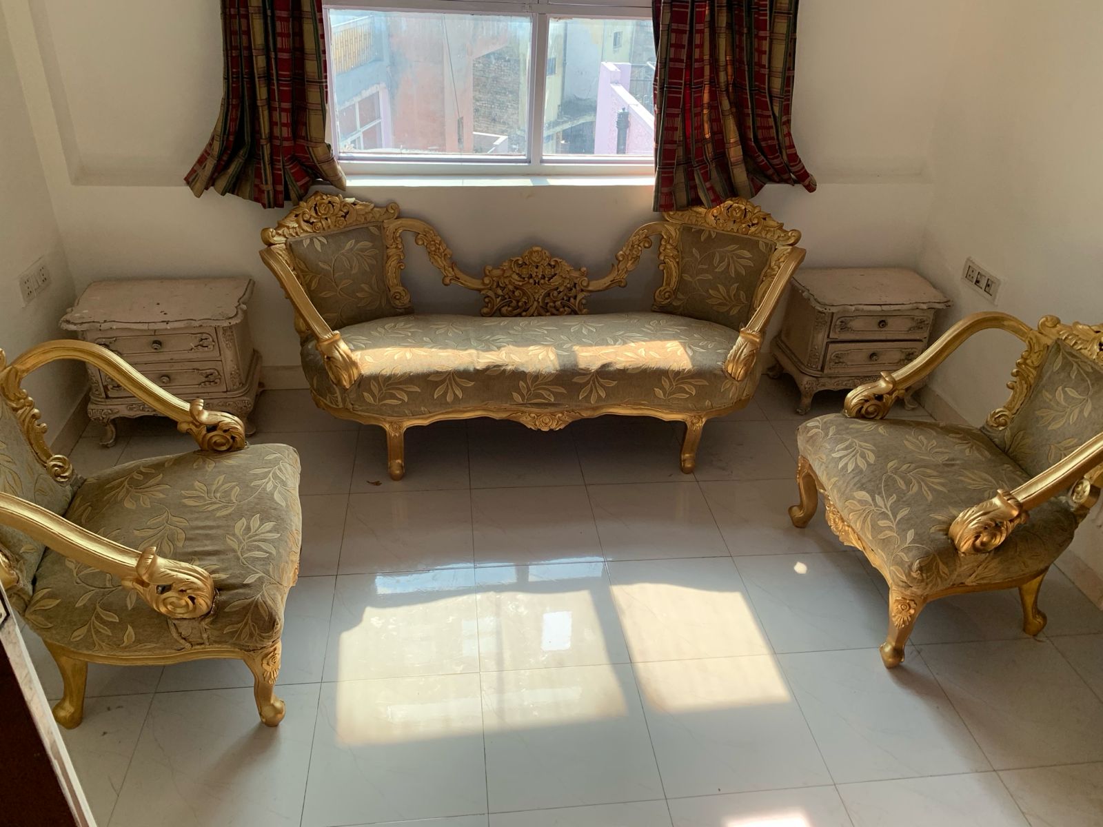 200 YARD RESIDENTIAL FLOOR FOR LEASE IN NARAINA VIHAR