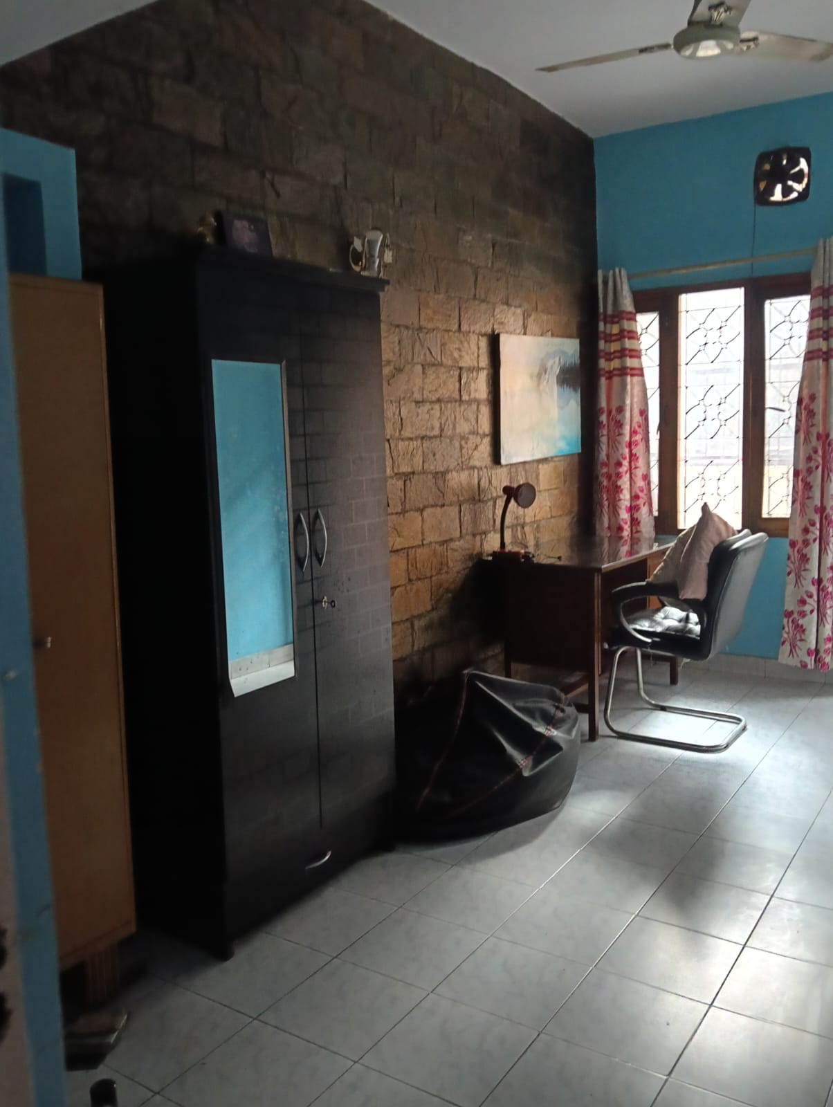 125 YARD RESIDENTIAL FLOOR FOR LEASE IN NARAINA VIHAR