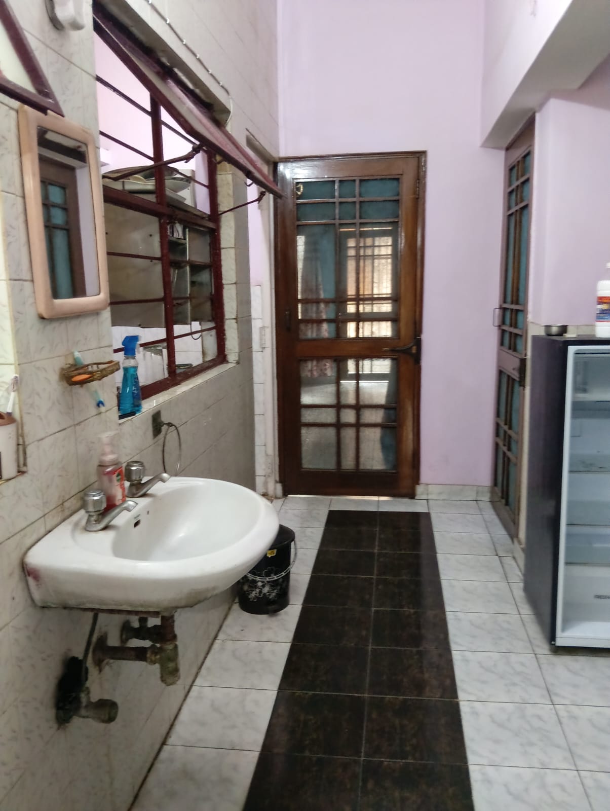 125 YARD RESIDENTIAL FLOOR FOR LEASE IN NARAINA VIHAR