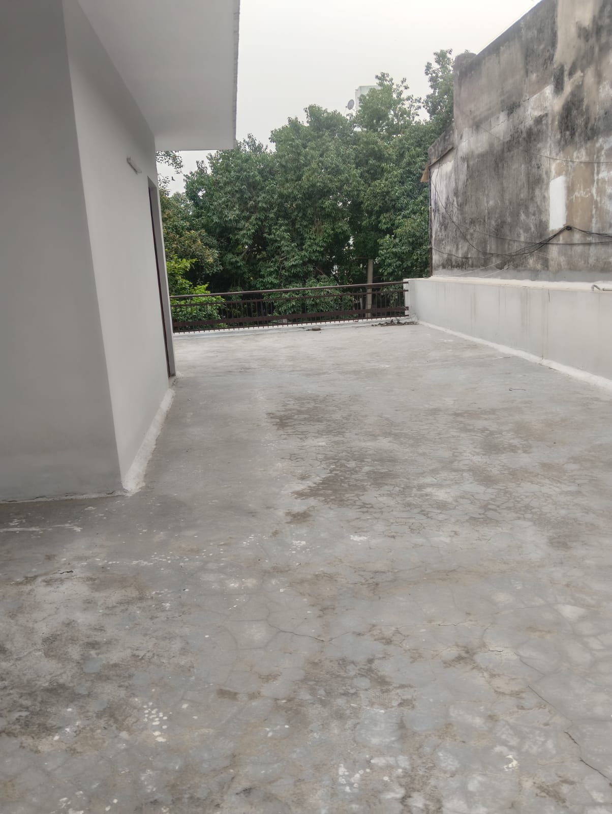200 YARD RESIDENTIAL FLOOR FOR LEASE IN NARAINA VIHAR