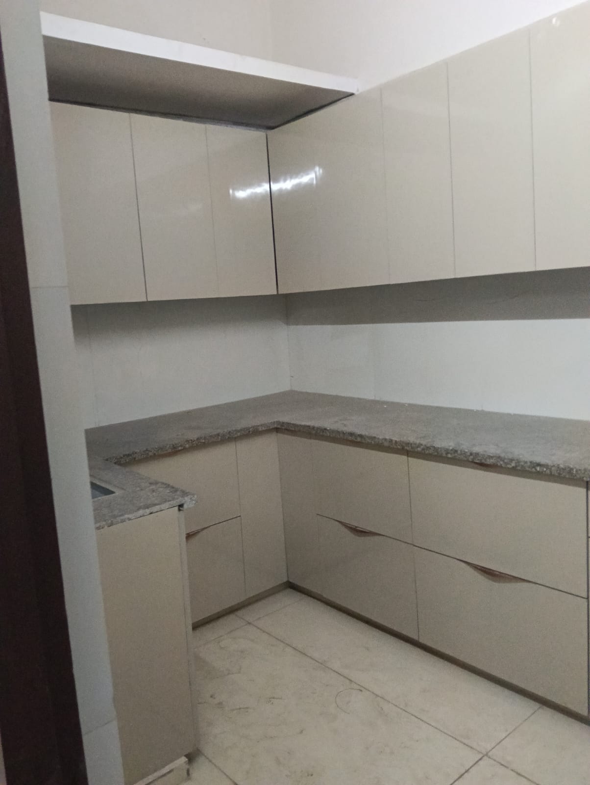 200 YARD RESIDENTIAL FLOOR FOR LEASE IN NARAINA VIHAR