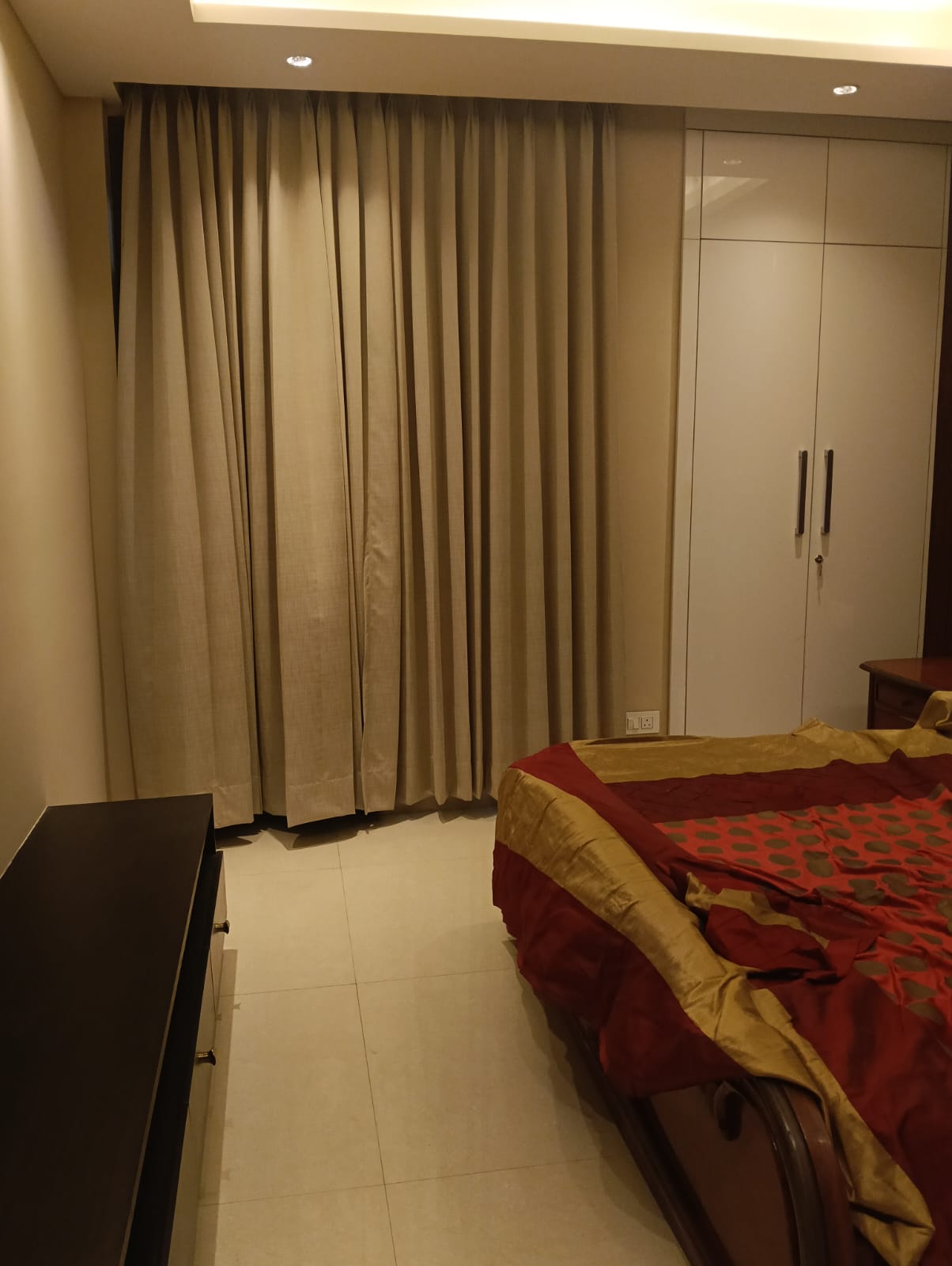 200 YARD RESIDENTIAL FLOOR FOR LEASE IN NARAINA VIHAR