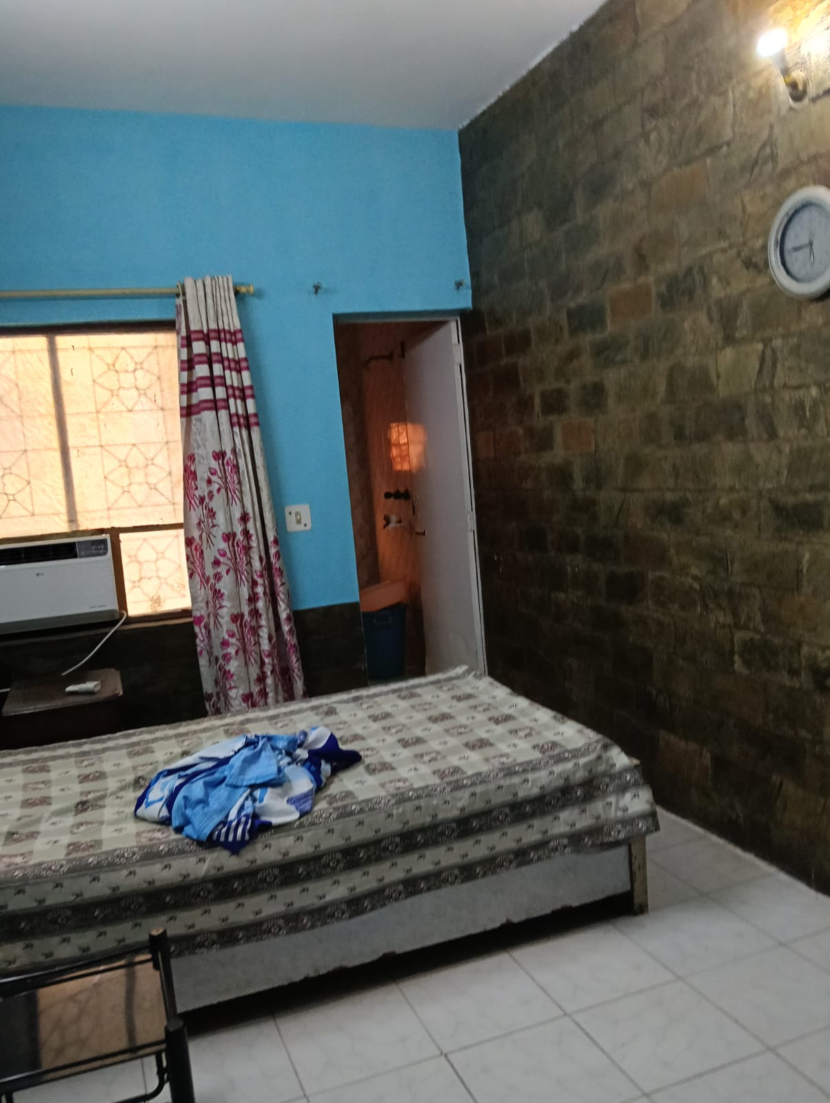 125 YARD RESIDENTIAL FLOOR FOR LEASE IN NARAINA VIHAR