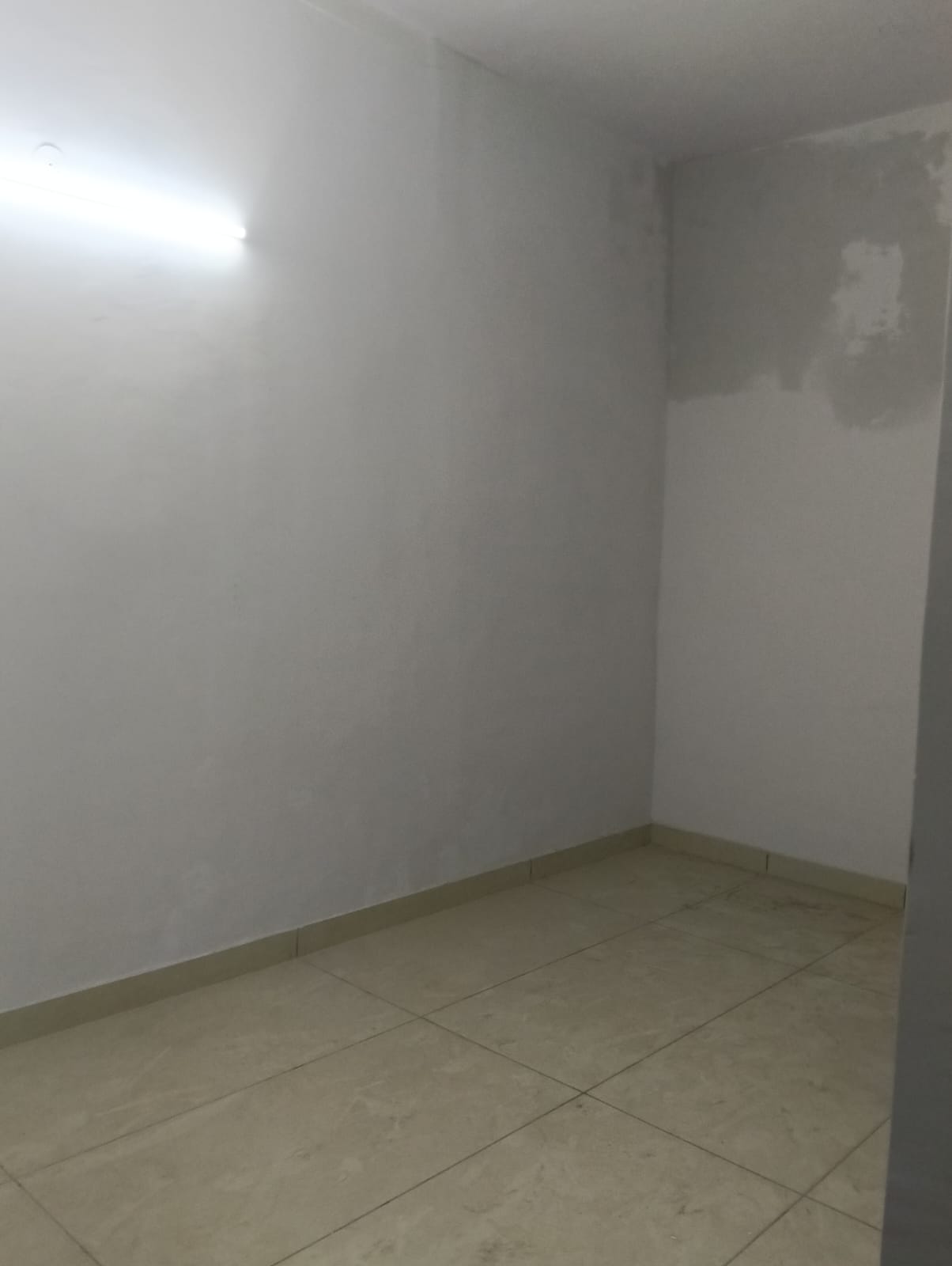 200 YARD RESIDENTIAL FLOOR FOR LEASE IN NARAINA VIHAR