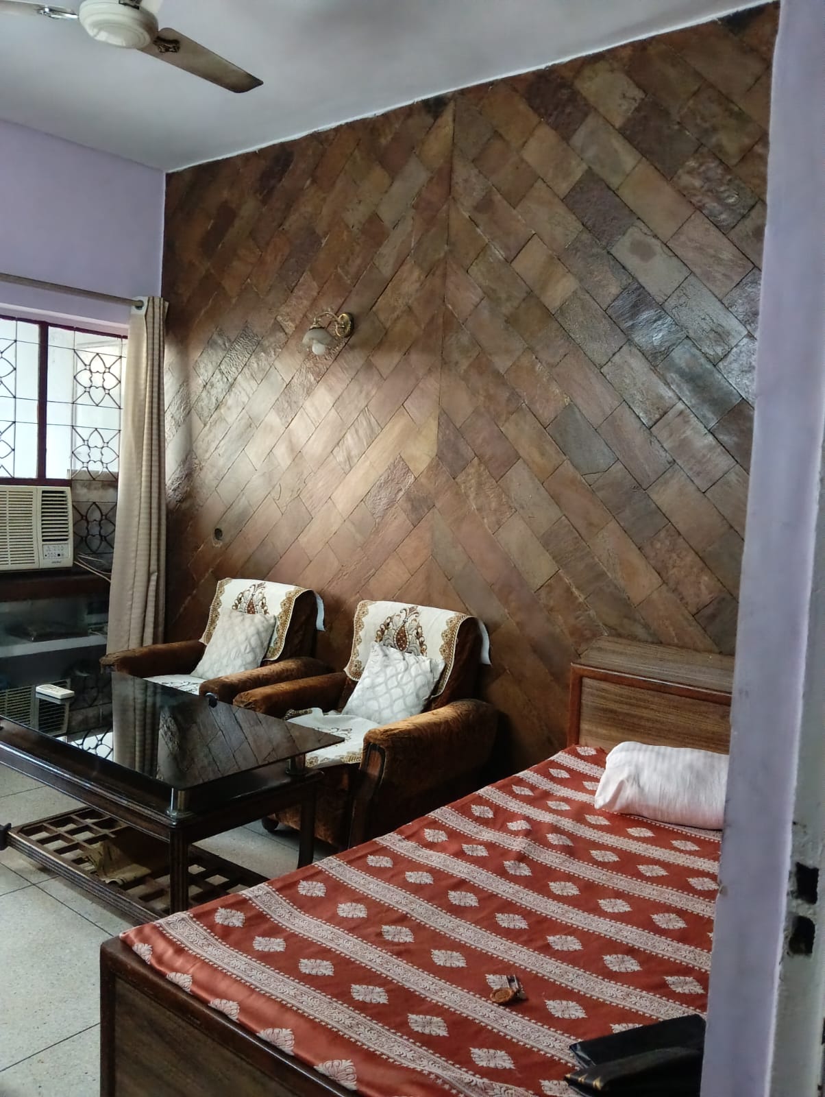 125 YARD RESIDENTIAL FLOOR FOR LEASE IN NARAINA VIHAR