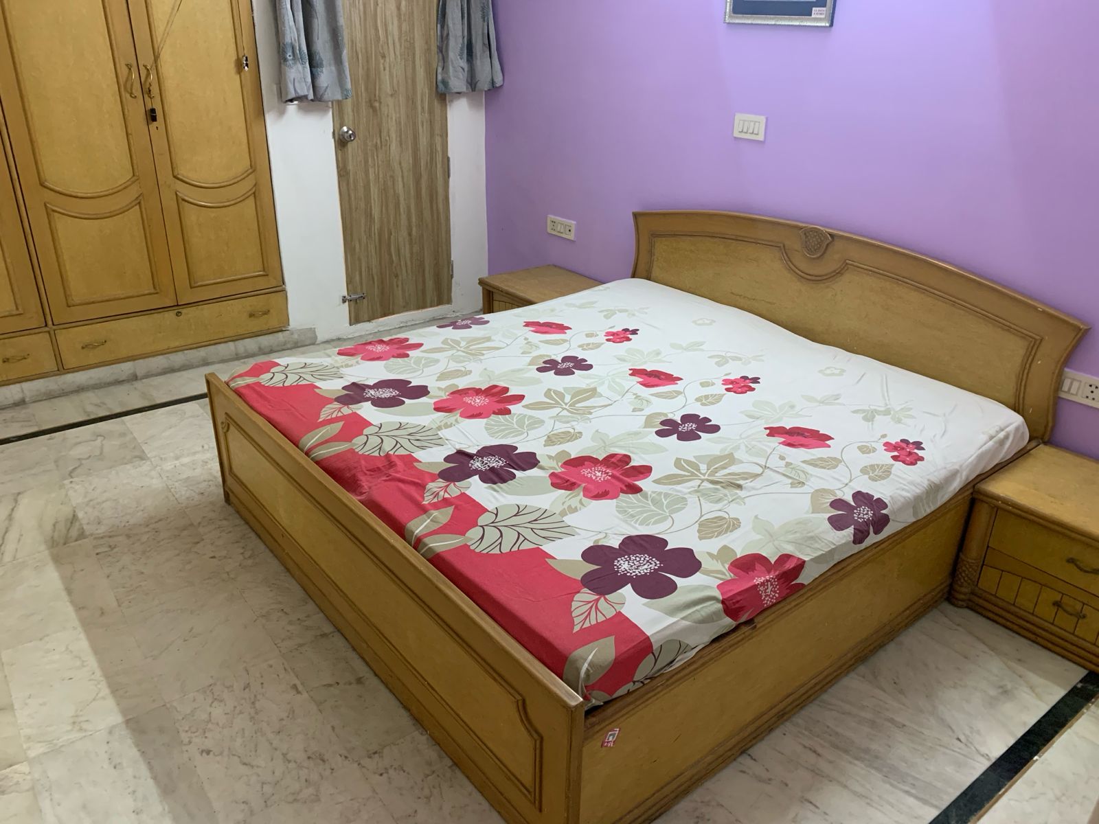 200 YARD RESIDENTIAL FLOOR FOR LEASE IN NARAINA VIHAR