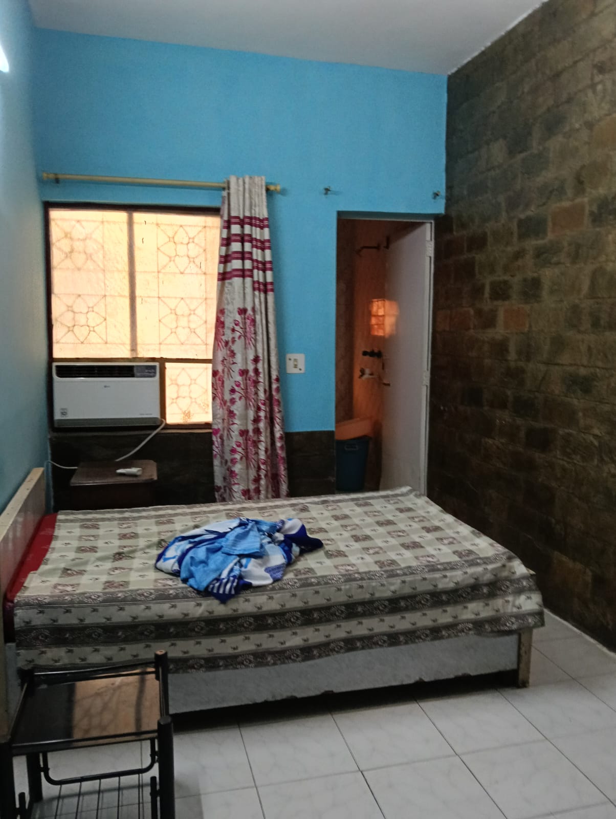 125 YARD RESIDENTIAL FLOOR FOR LEASE IN NARAINA VIHAR