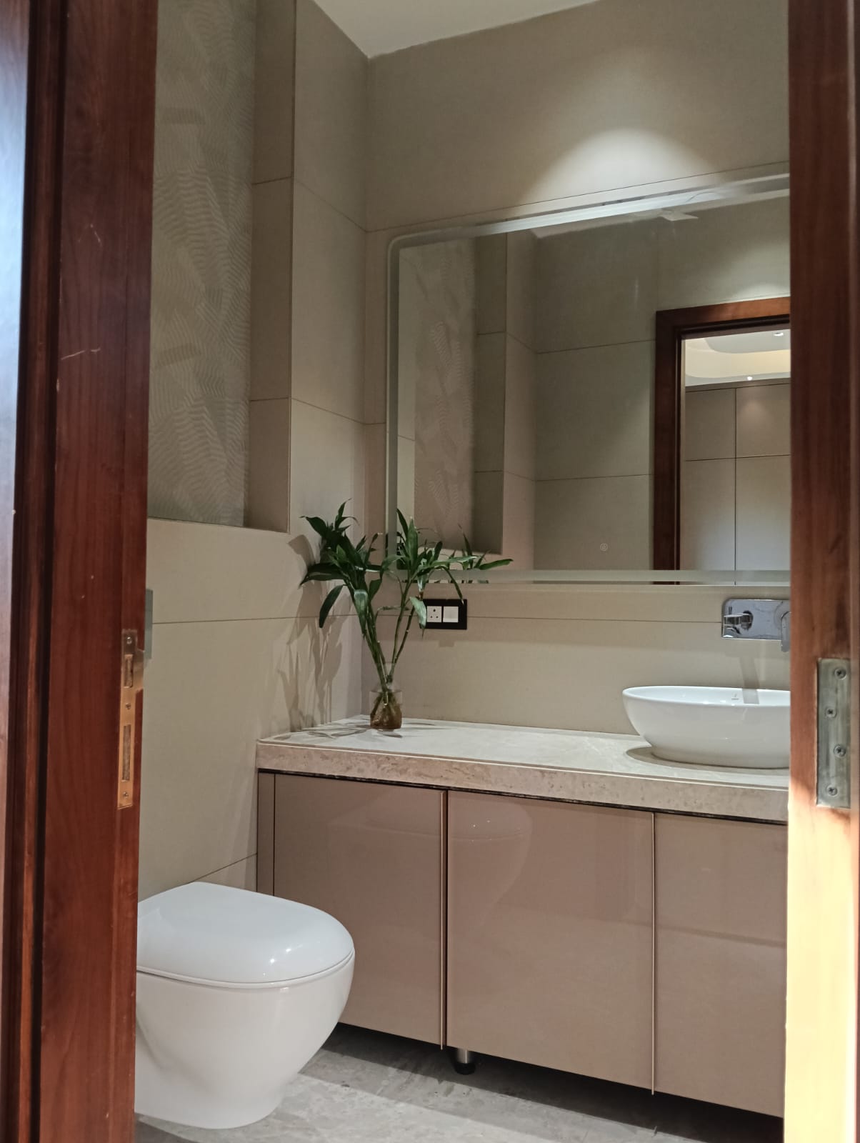 200 YARD RESIDENTIAL FLOOR FOR SALE IN KIRTI NAGAR