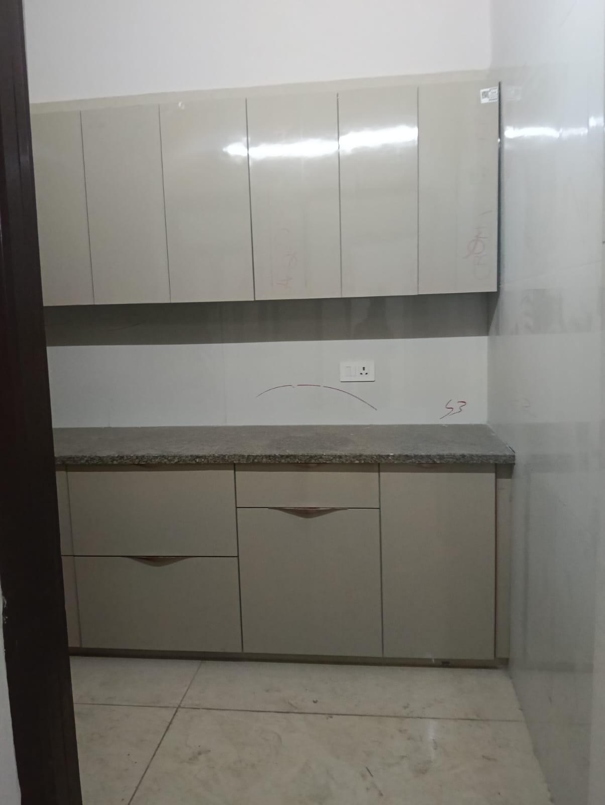 200 YARD RESIDENTIAL FLOOR FOR LEASE IN NARAINA VIHAR