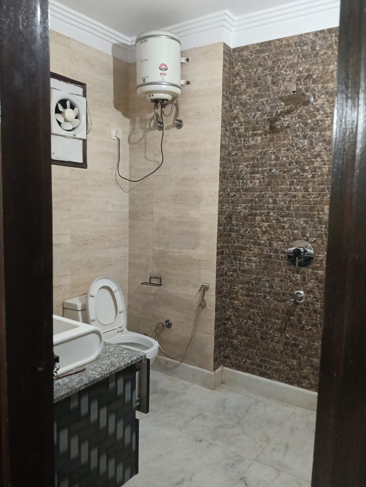 125 YARD RESIDENTIAL FLOOR FOR SALE IN NARAINA VIHAR