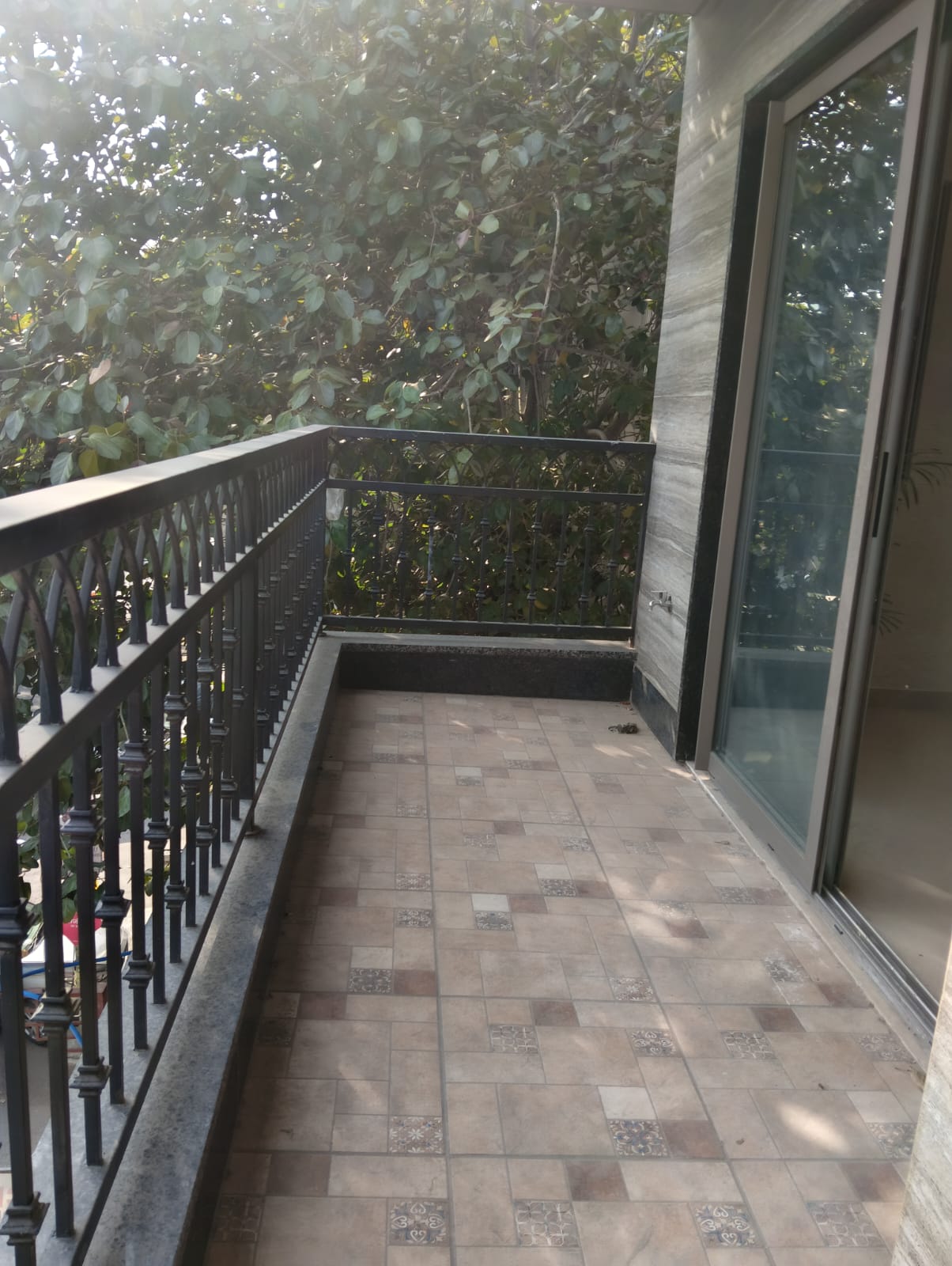 200 YARD RESIDENTIAL FLOOR FOR SALE IN KIRTI NAGAR