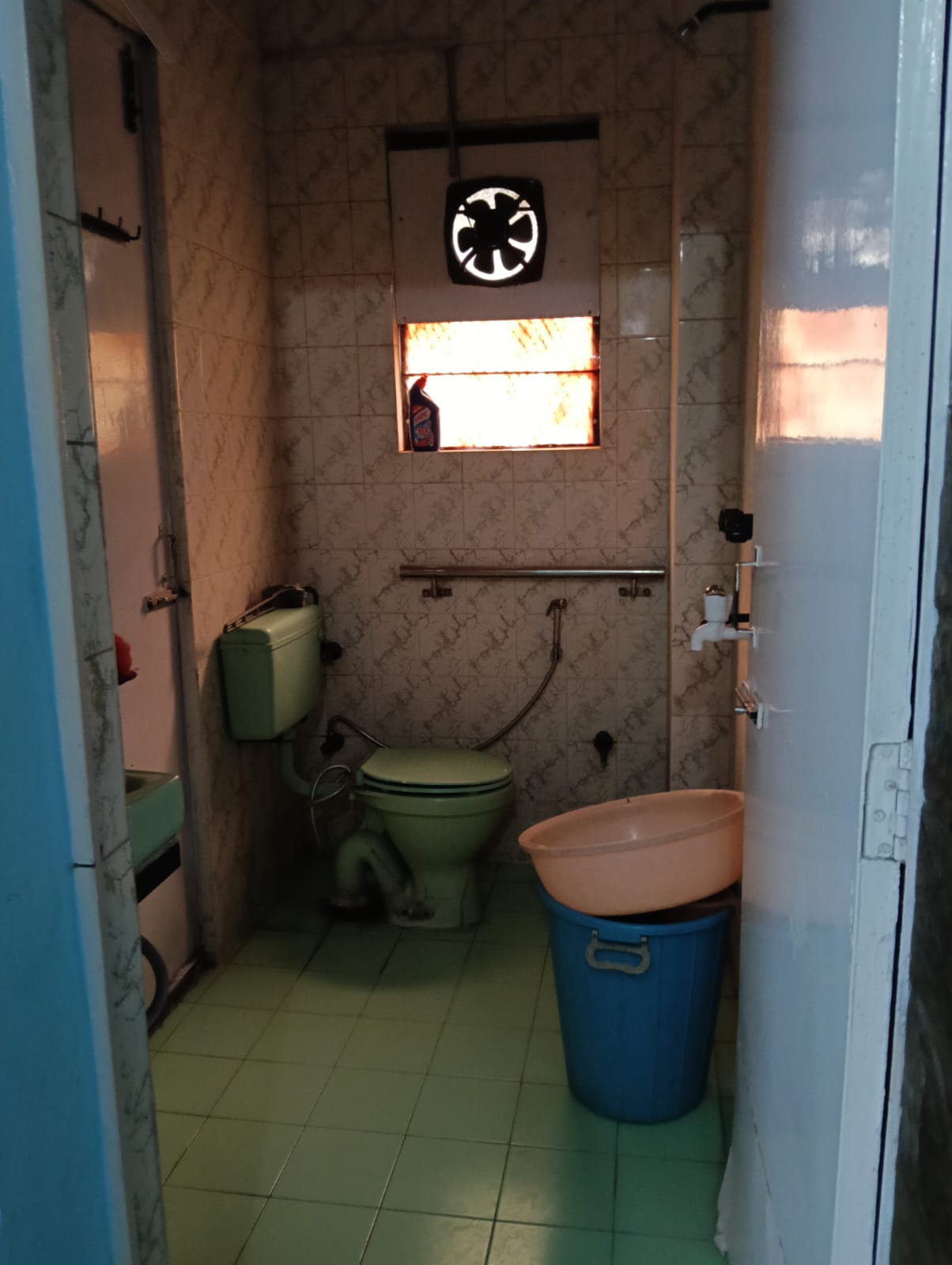 125 YARD RESIDENTIAL FLOOR FOR LEASE IN NARAINA VIHAR