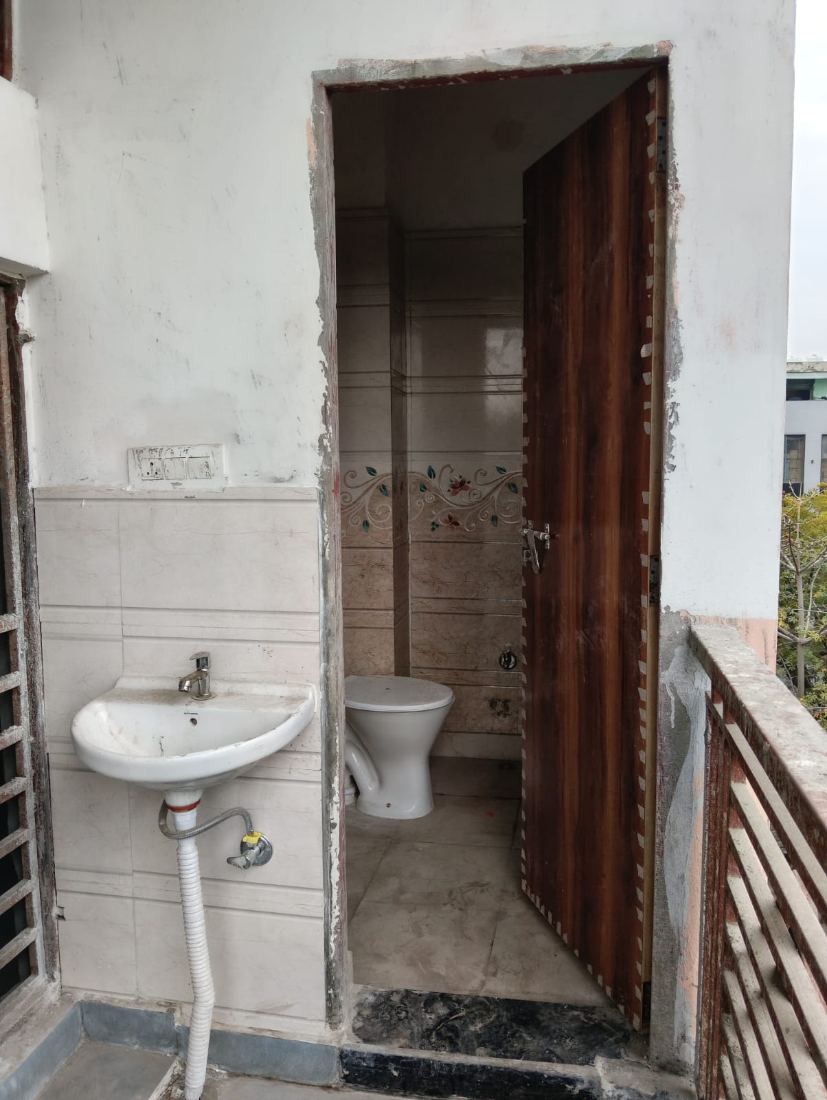 1100 SQFT INDUSTRIAL FLOOR FOR LEASE / SALE IN NARAINA
