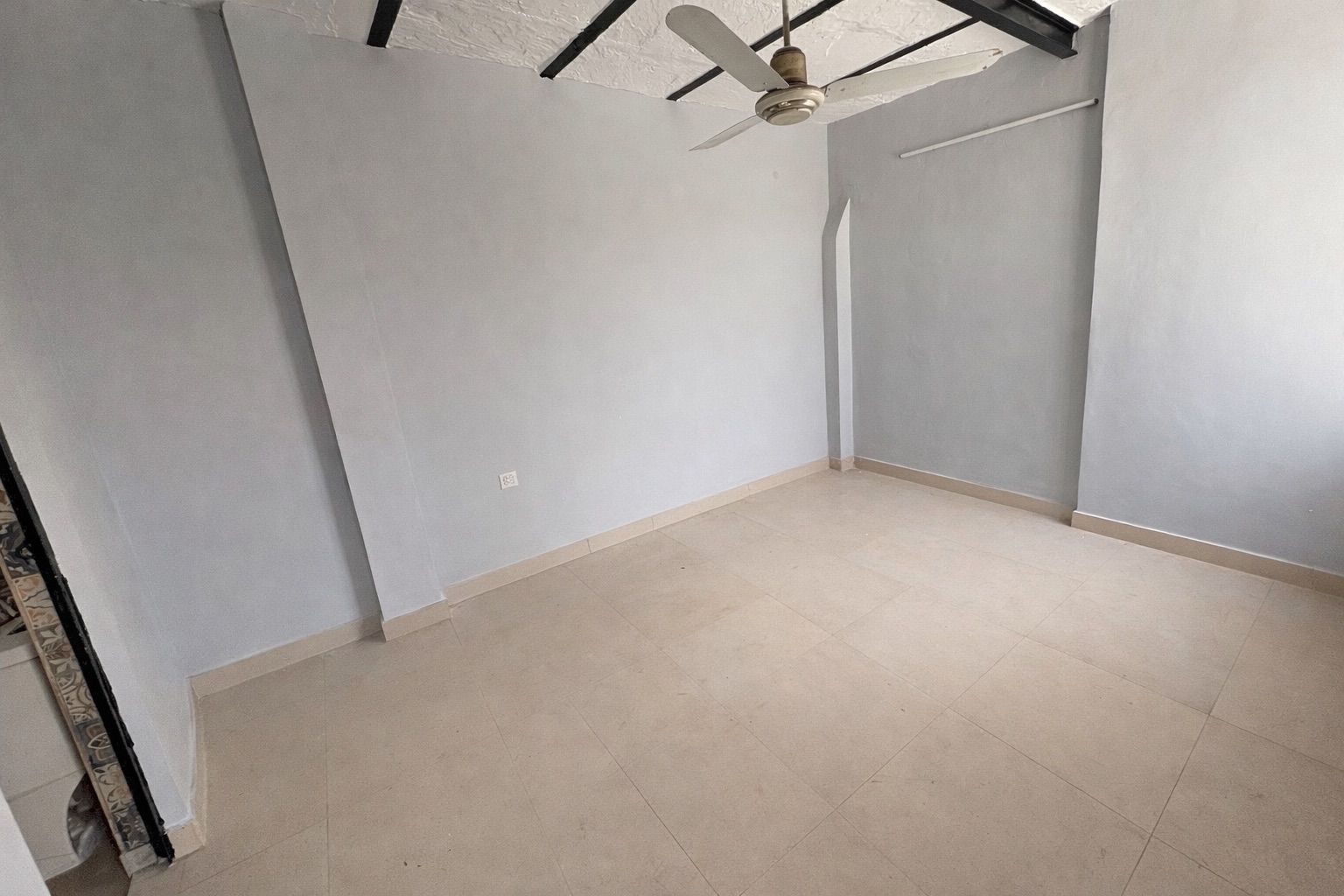 1BHK RESIDENTIAL FLOOR FOR LEASE IN NARAINA