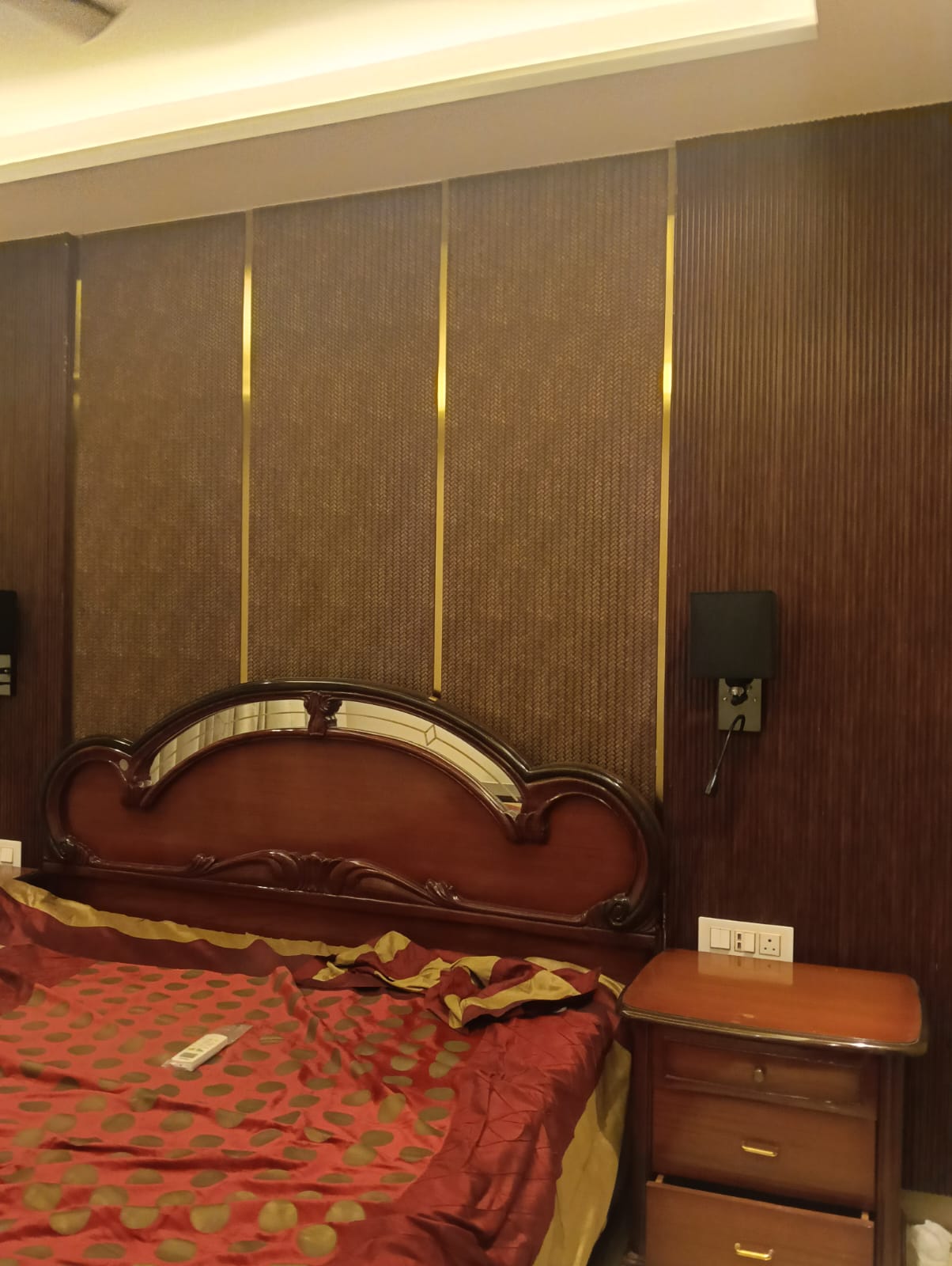200 YARD RESIDENTIAL FLOOR FOR LEASE IN NARAINA VIHAR