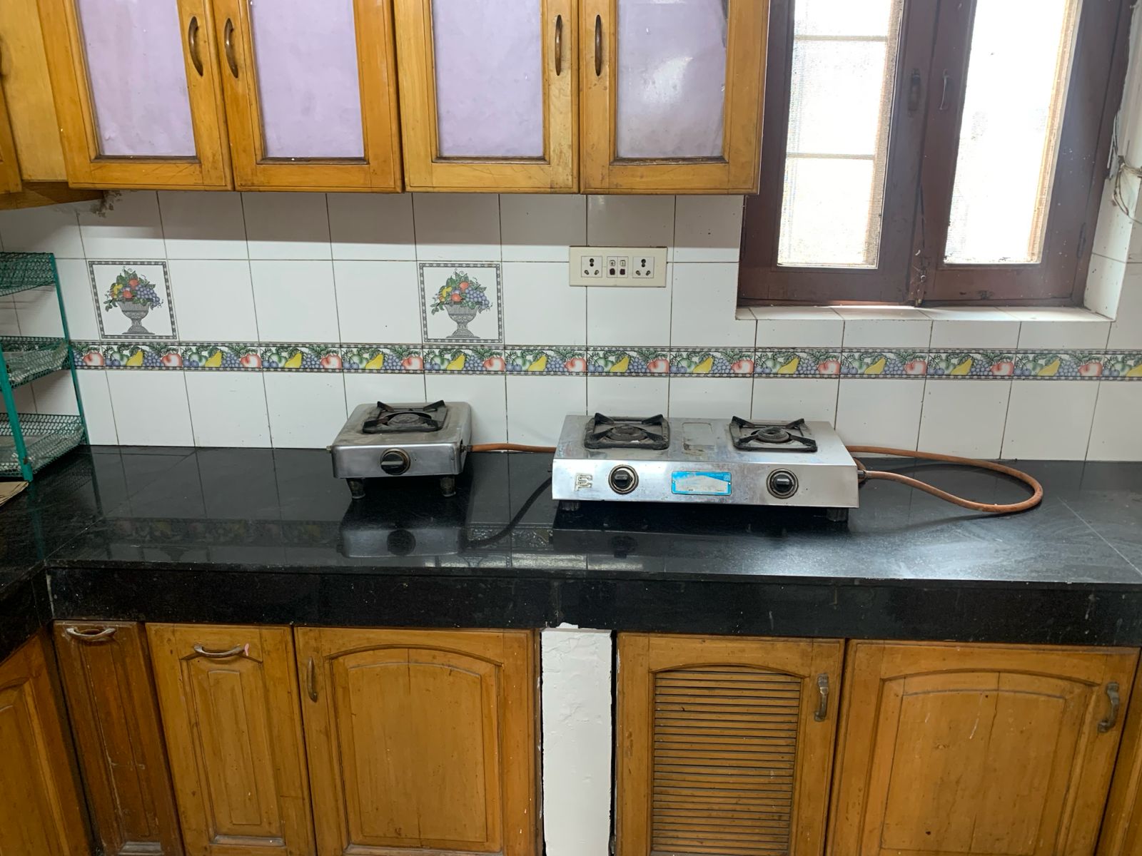 200 YARD RESIDENTIAL FLOOR FOR LEASE IN NARAINA VIHAR