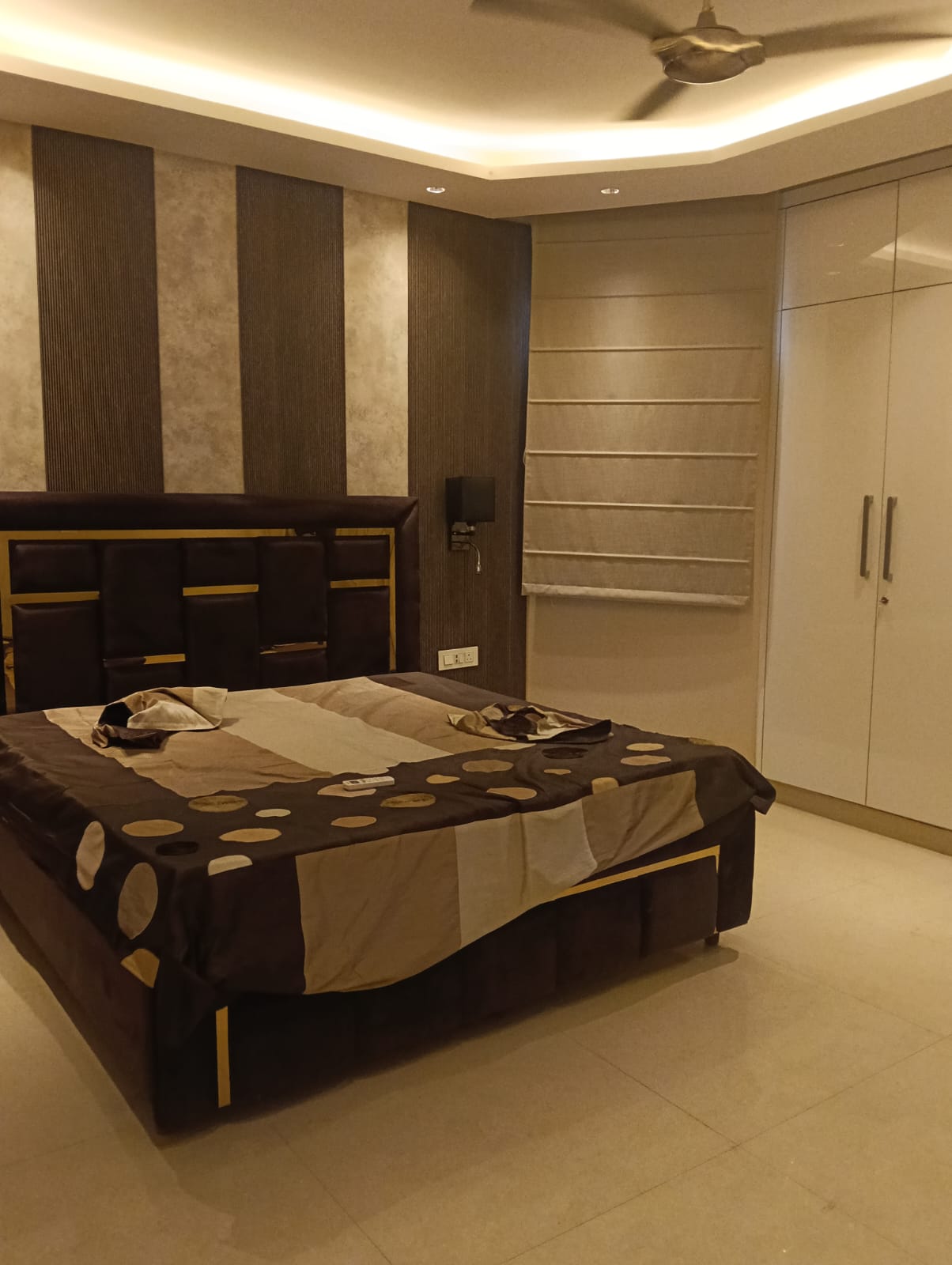 200 YARD RESIDENTIAL FLOOR FOR LEASE IN NARAINA VIHAR