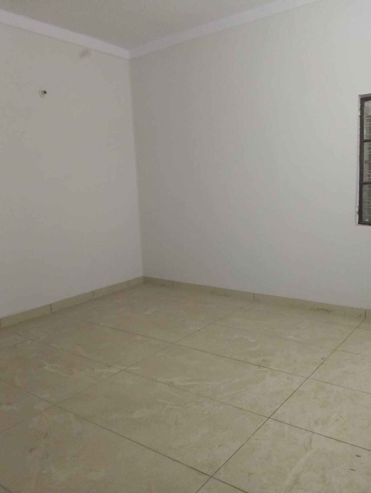 200 YARD RESIDENTIAL FLOOR FOR LEASE IN NARAINA VIHAR