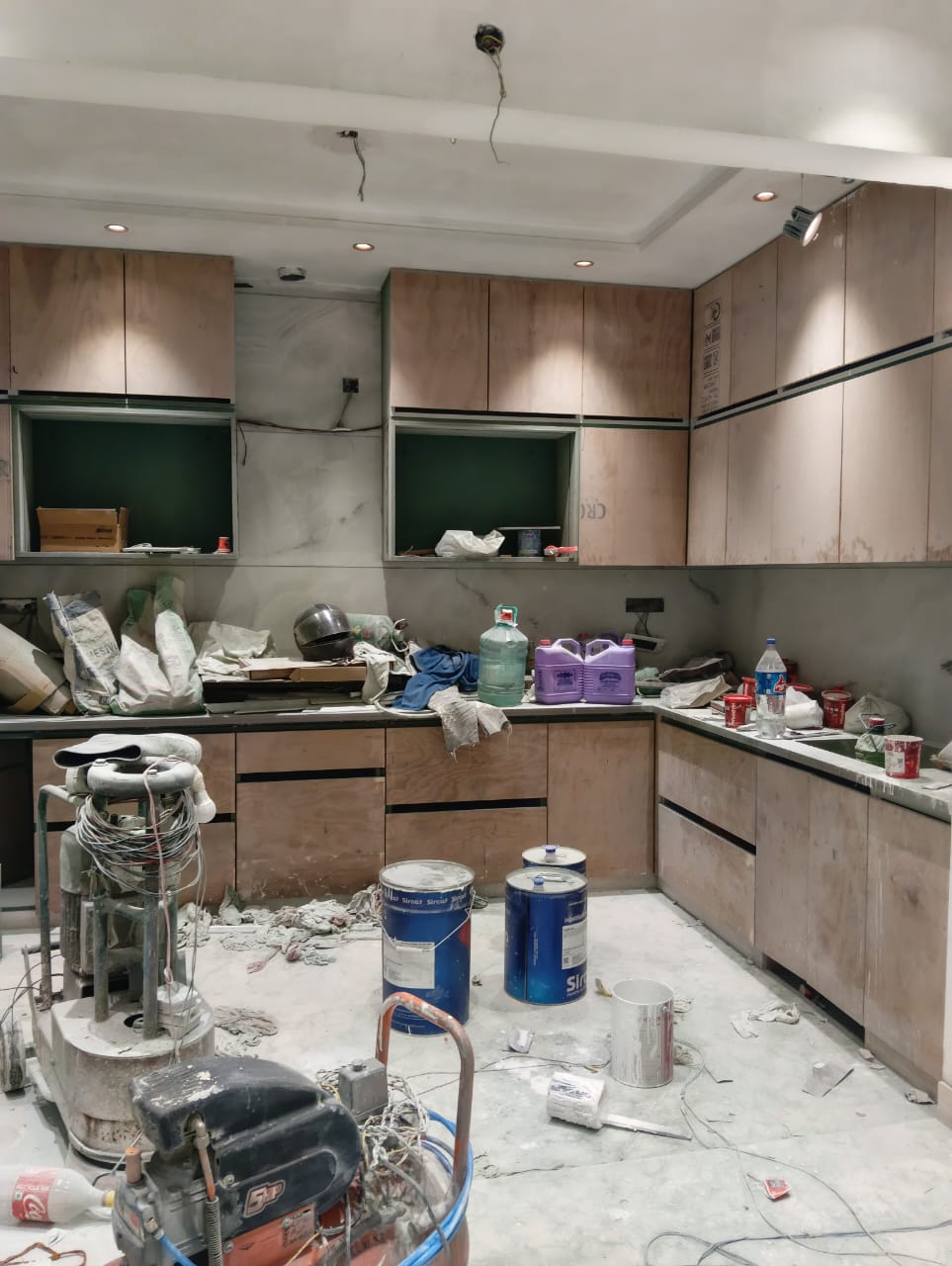 200 YARD RESIDENTIAL FLOOR FOR SALE IN NARANIA