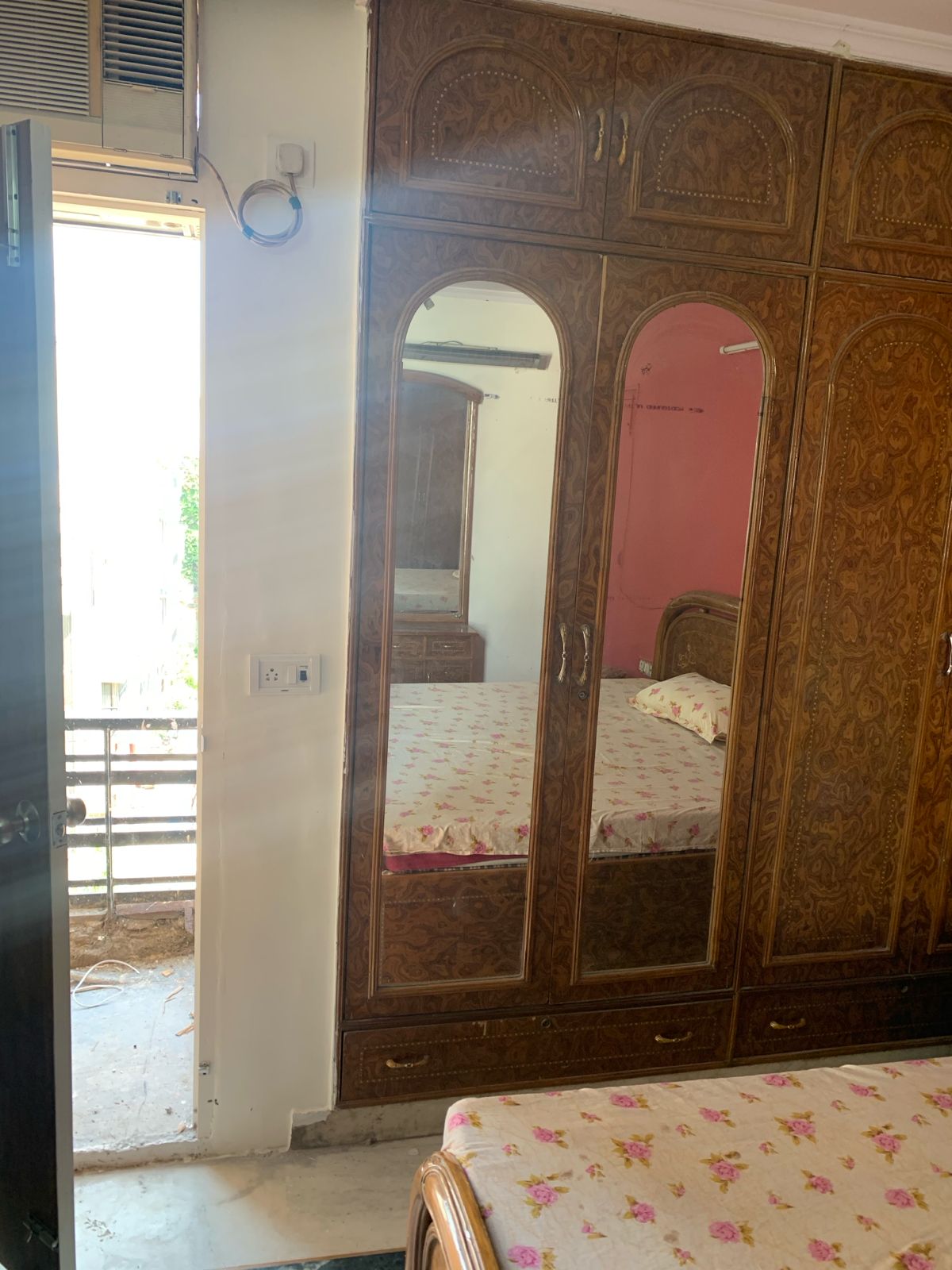 200 YARD RESIDENTIAL FLOOR FOR LEASE IN NARAINA VIHAR