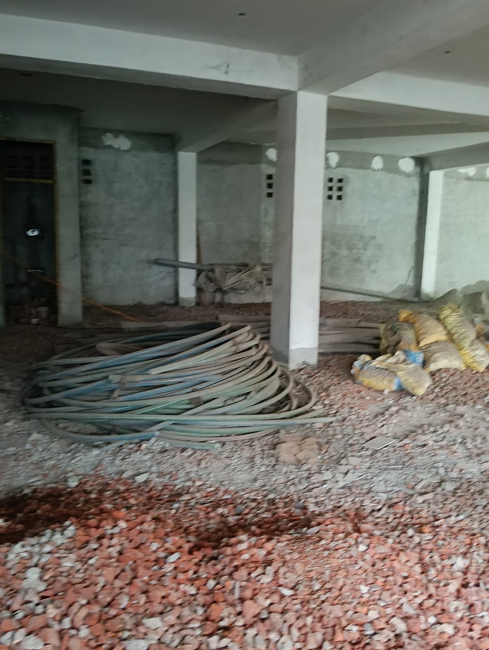 1200 YARD INDUSTRIAL FLOOR FOR LEASE IN NARAINA