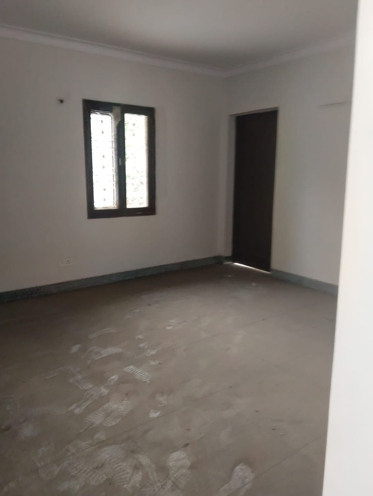 200 YARD RESIDENTIAL FLOOR FOR LEASE IN NARAINA VIHAR