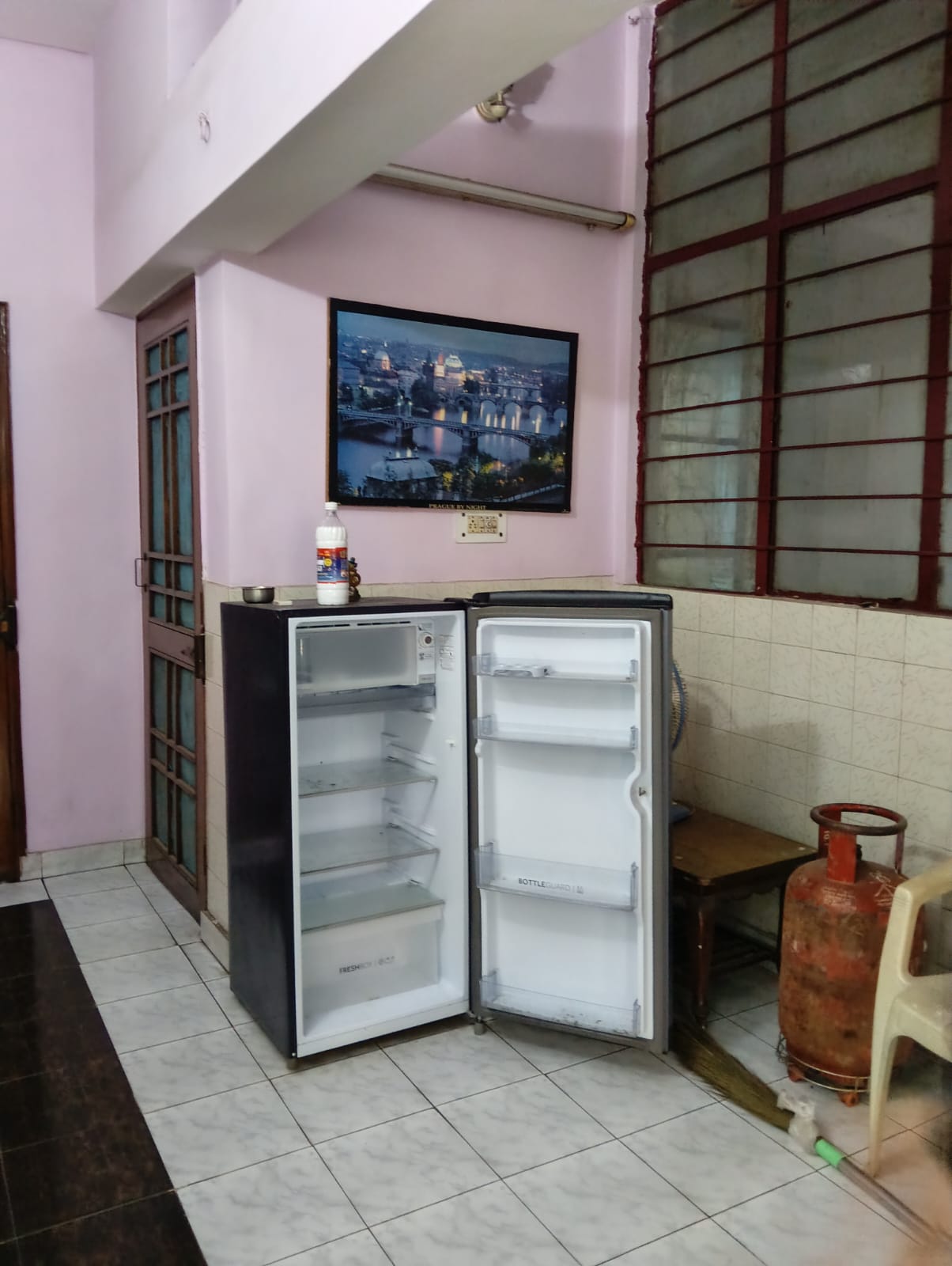 125 YARD RESIDENTIAL FLOOR FOR LEASE IN NARAINA VIHAR
