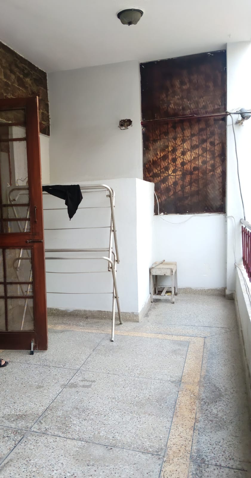 125 YARD RESIDENTIAL FLOOR FOR LEASE IN NARAINA VIHAR