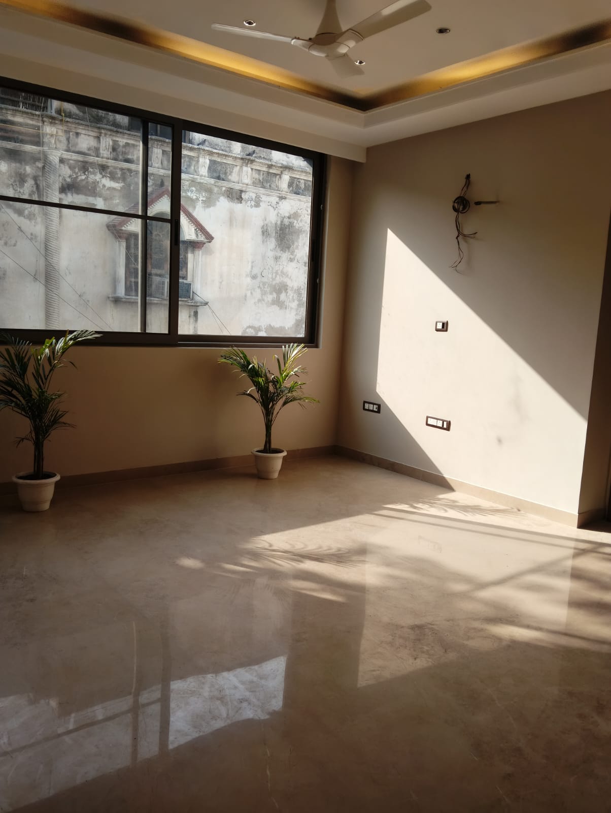 200 YARD RESIDENTIAL FLOOR FOR SALE IN KIRTI NAGAR